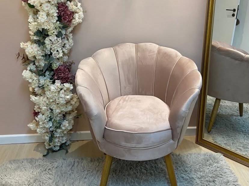 Poltrona Pétala rosa — Girassol Sofás